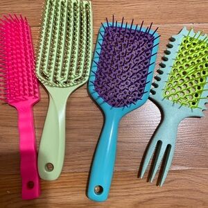 Assorted hair brushes